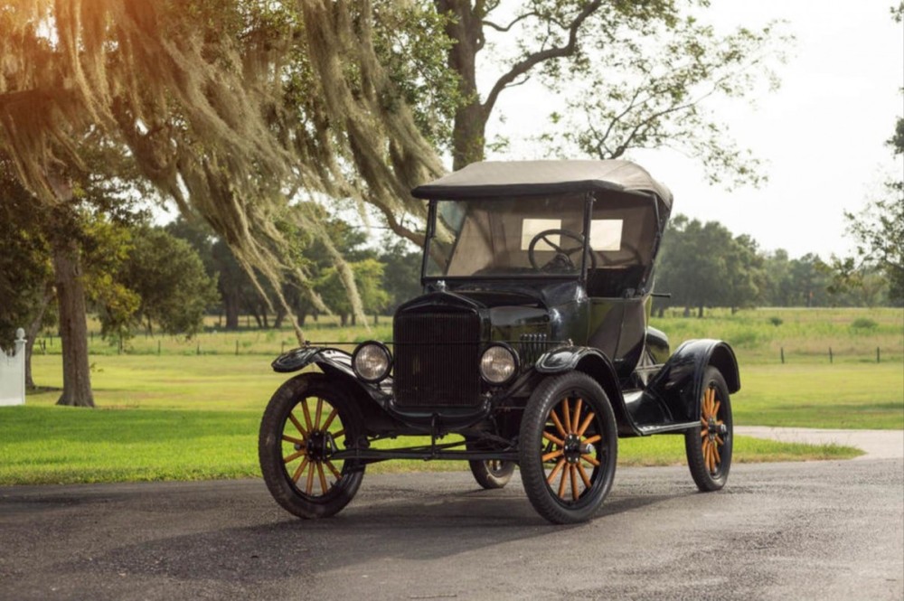 Ford-Model-T-Roadster-1-1200x799